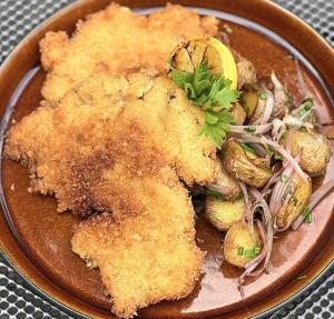 Zamecky Rizek Schnitzel s Bramborem Zamecky Rizek Schnitzel s Bramborem